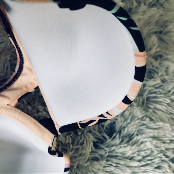 🚫SOLD🚫👙# TROPICAL PRINT BIKINI👙 - Picture 4 of 6